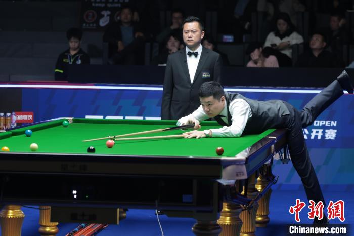 丁俊晖力克乔佩里晋级32强 中国军团7人挺进下一