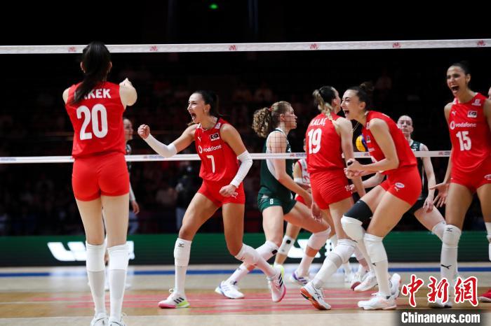 土耳其女排险胜波兰女排三连胜