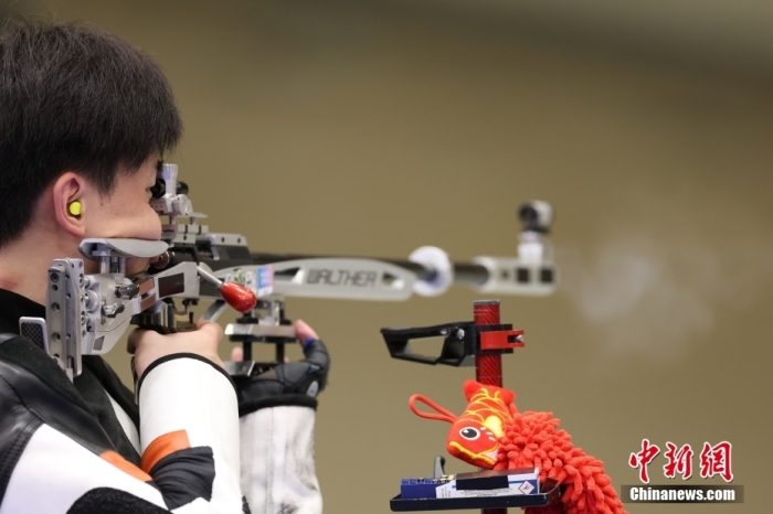 刘宇坤巴黎奥运50米步枪三姿夺冠 中国射击队摘