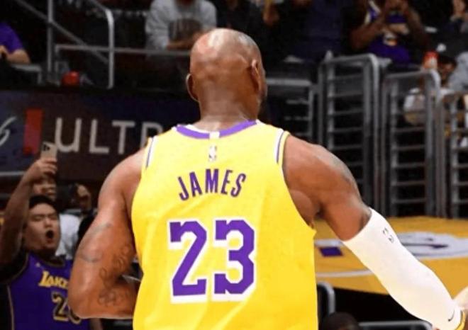 湖人四连胜超越火箭重返