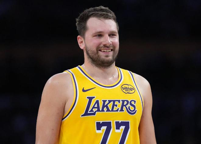 湖人四连胜超越火箭重返西部第三 詹姆斯转型成