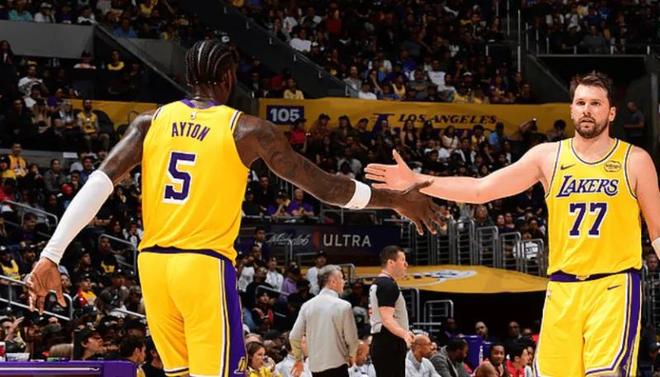 湖人四连胜超越火箭重返西部第三 詹姆斯转型成