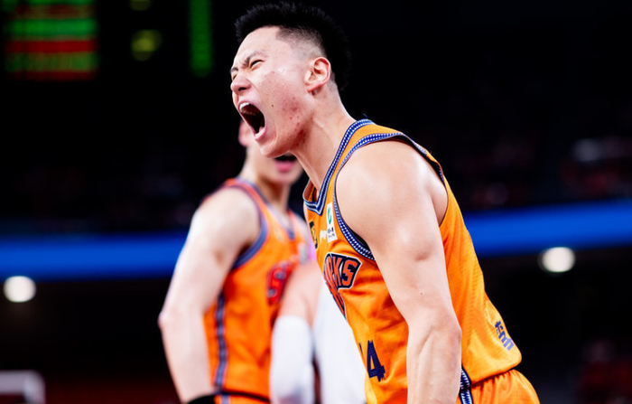 李弘权27+7记三分率队11连胜 上海提前12轮锁定季