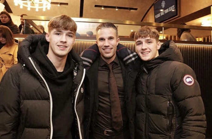 曼联今夏中场改造遇阻 资