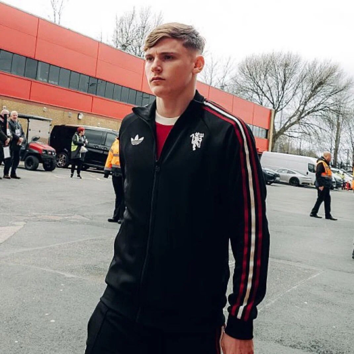 曼联今夏中场改造遇阻 资金不足或启用青训潜力