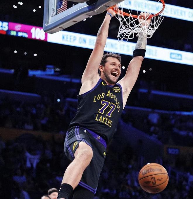 湖人击败骑士锁定前六 东契奇创纪录 快船失利排