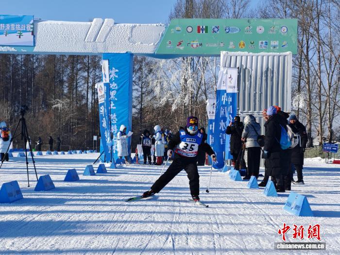 绥化市举行的第二届国际青少年短距离越野滑雪